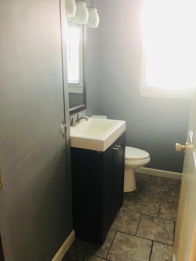 Bathroom with tub - 52 Warner St