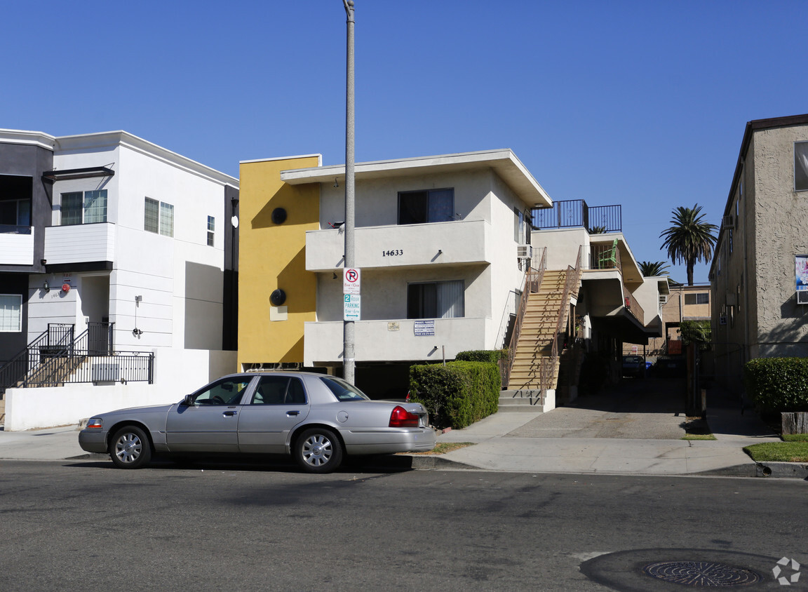 Building - 14633 Sylvan St