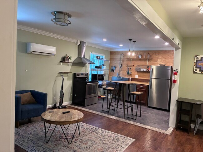 Foto del edificio - 810 N Spring St