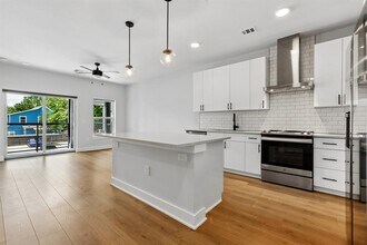 Building Photo - 3101 Govalle Ave