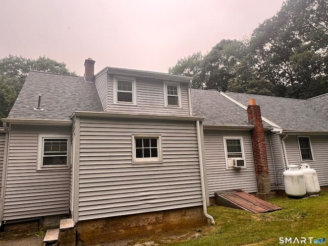 Foto del edificio - 35 McDonald Rd