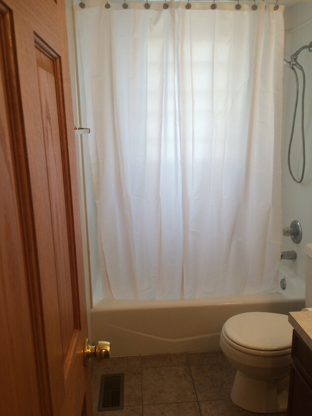 Fresh Bath - 2837 County Rd H2