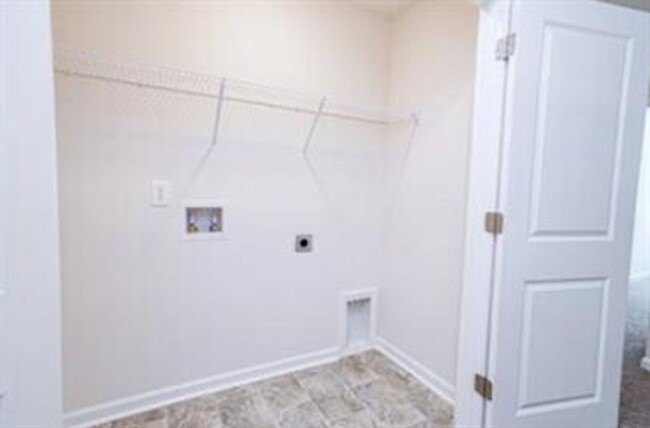 Foto del edificio - Spacious 3/2.5 Townhome Available February...