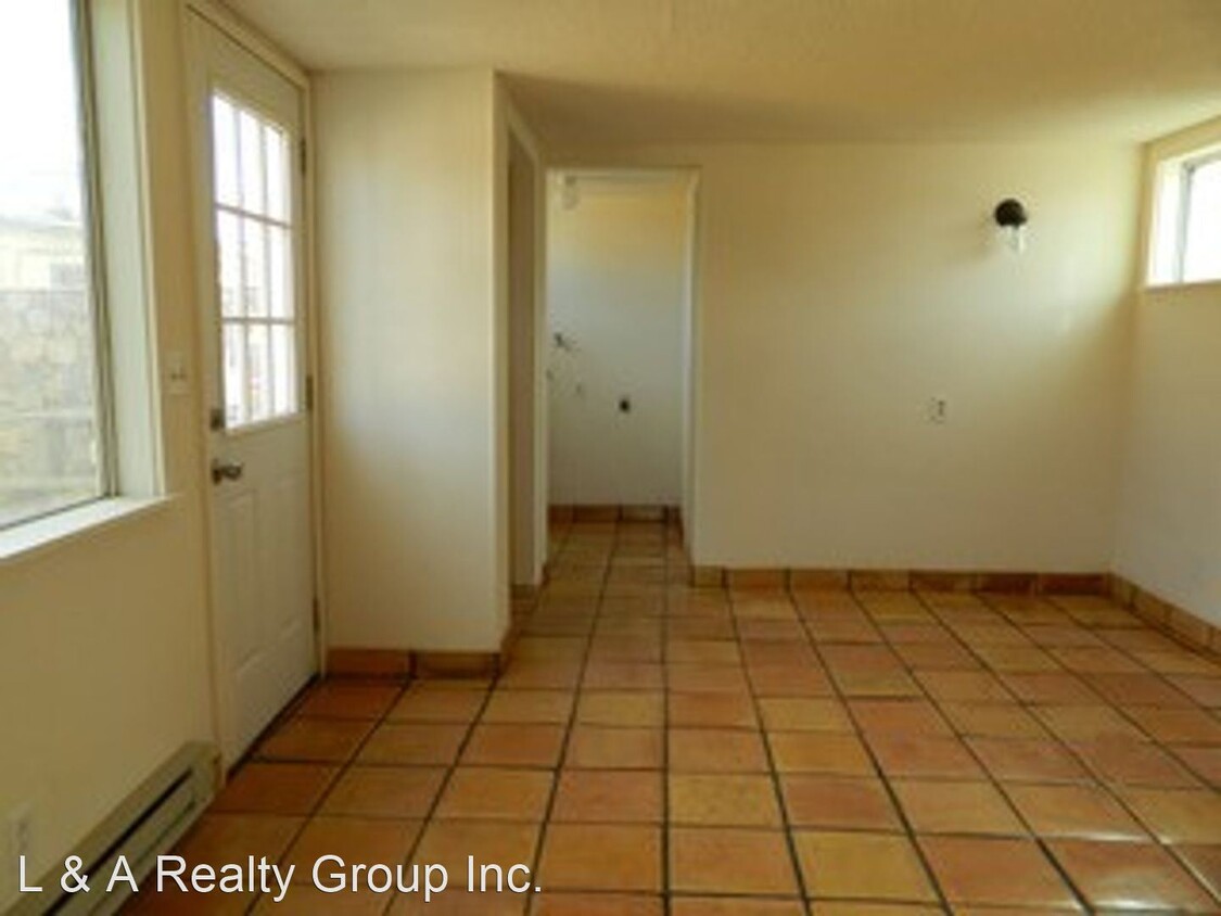Building Photo - 1 br, 1 bath House - 1306 1/2 N West  St.
