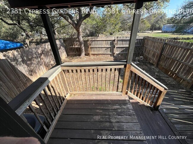 Foto del edificio - 2381 Cypress Gardens Blvd