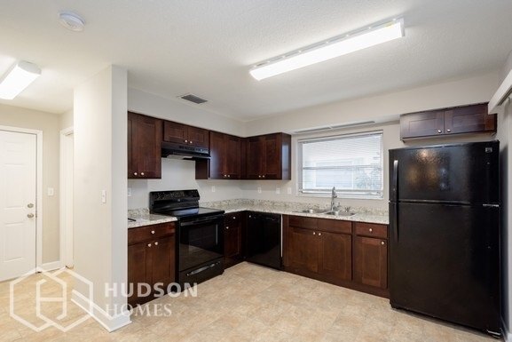 Building Photo - 2525 Bramblewood Dr W
