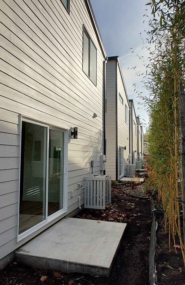 Building Photo - 4270 NE Going St