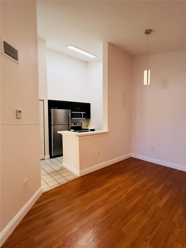 Building Photo - 2810 N Oakland Forest Dr