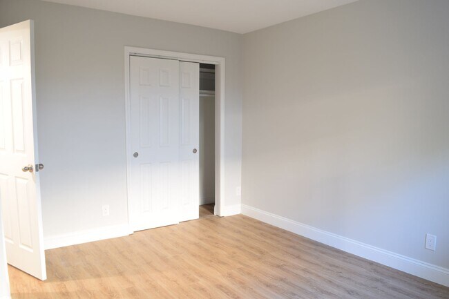 Foto del edificio - 807-809 W 40th Street