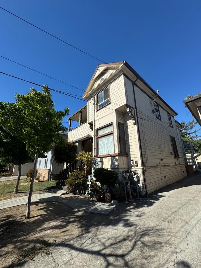 Building Photo - 134 N 7th St