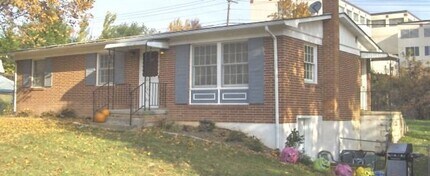 Building Photo - 764 Davis St