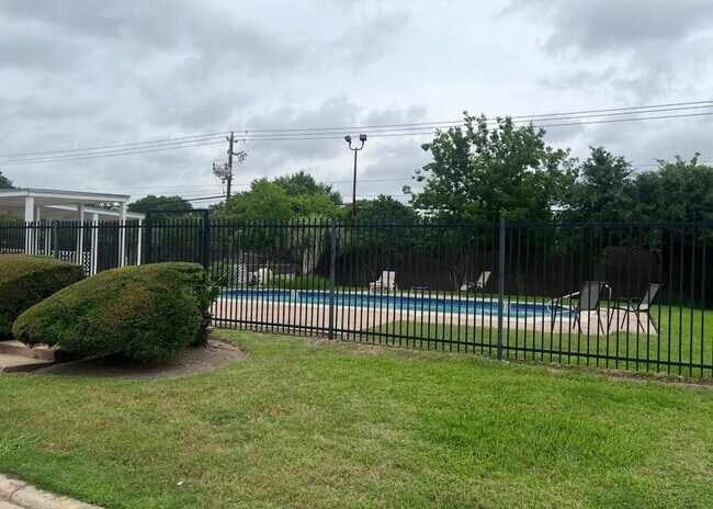 Foto del edificio - 3310 Continental Dr