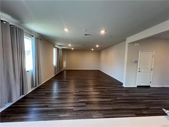 Foto del edificio - Beautiful 4-Bedroom + Loft Home in Audie M...