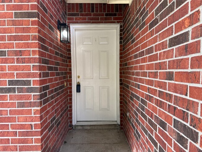 Building Photo - 17318 Glenmorris Dr