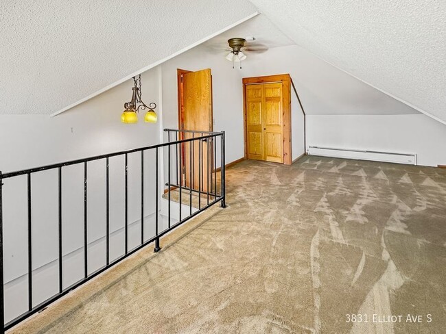 Building Photo - 4br 2ba 1cg ~ Security Deposit Free Altern...