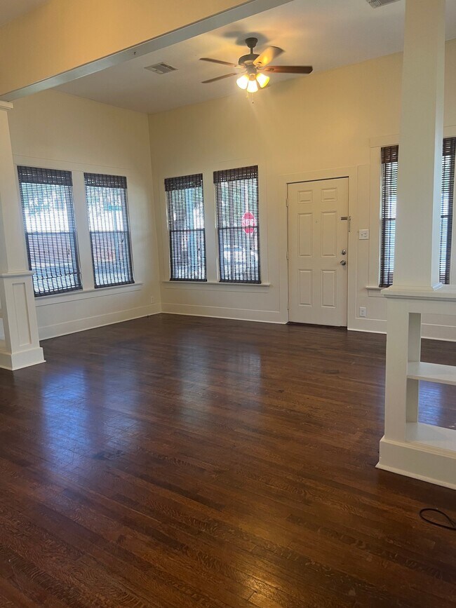Building Photo - 200 E Cypress St
