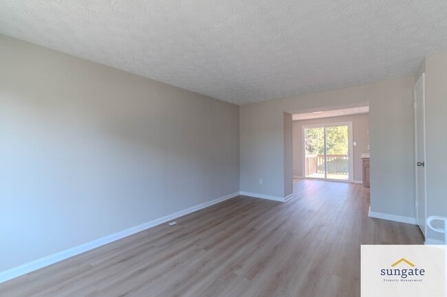 Building Photo - 422 Machias Pl