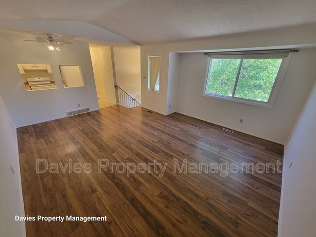 Building Photo - 403 Willow Ct NW