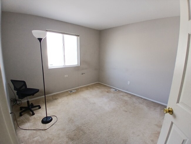 Building Photo - 257 Stonegate W