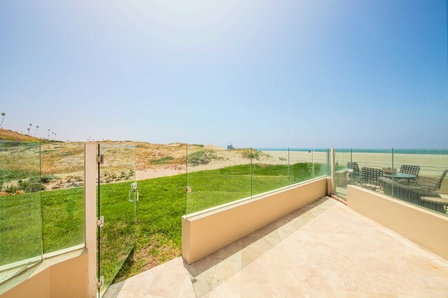 Building Photo - 7301 Vista Del Mar