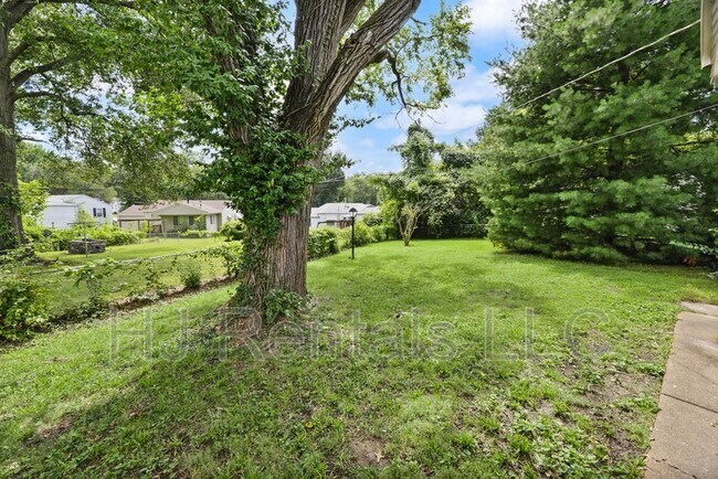 Building Photo - 10139 Cabot Dr