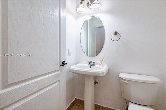 Foto del edificio - 2819 Coconut Ave