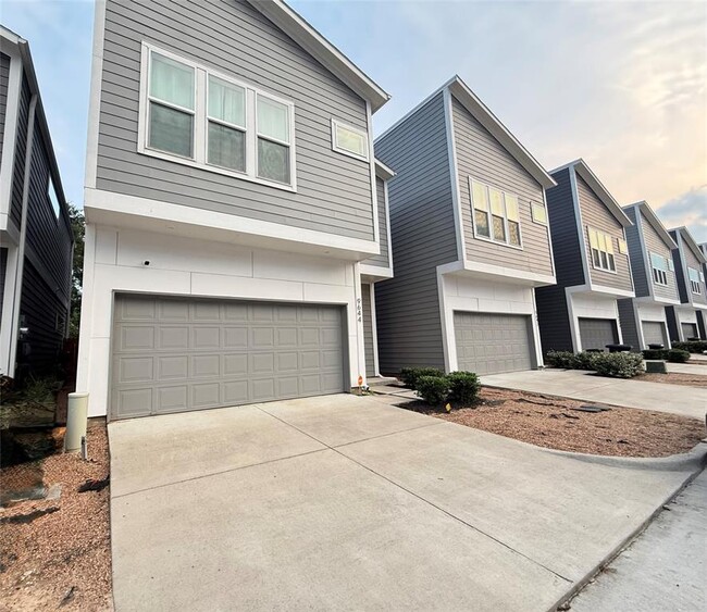 Building Photo - 9644 Habitat St