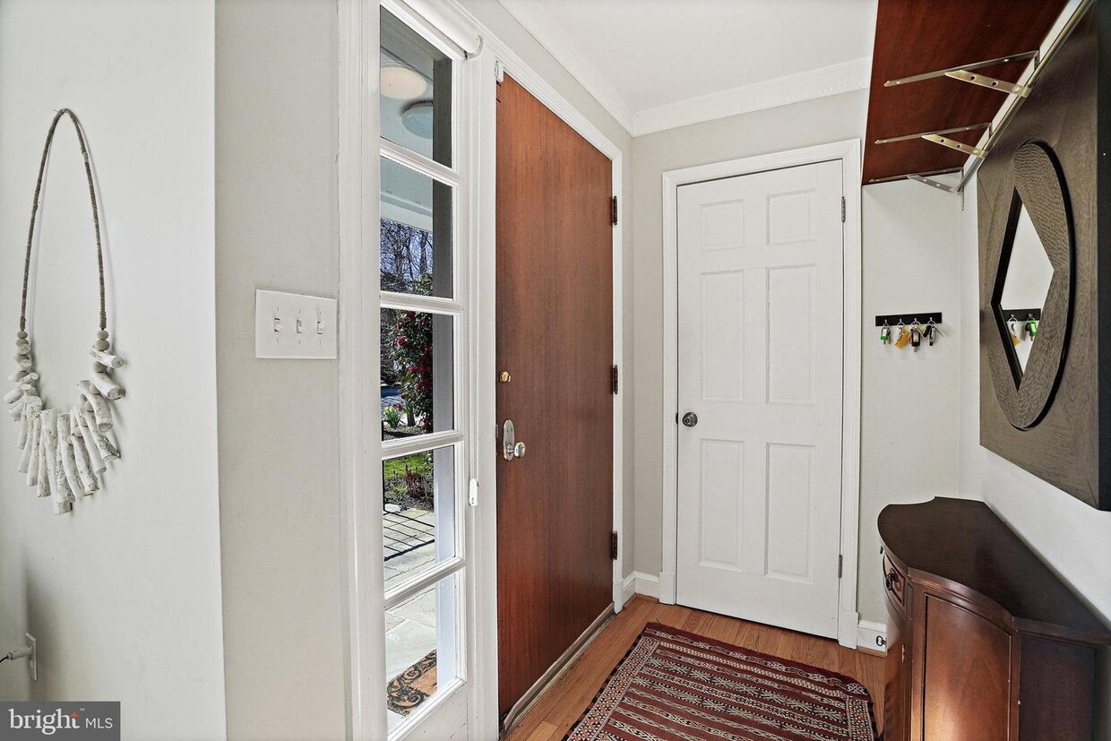 Primary Photo - 5108 33rd St NW