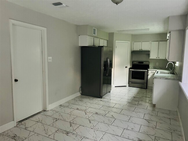 Foto del edificio - 23323 Dew Wood Ln