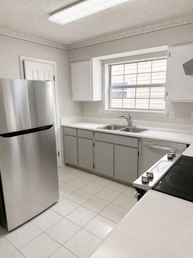 Building Photo - 4120 Silkbay Ct