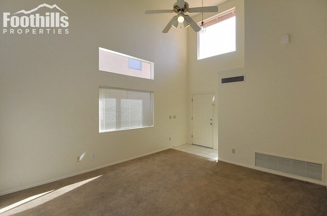 Foto del edificio - 4674 W Knollside St