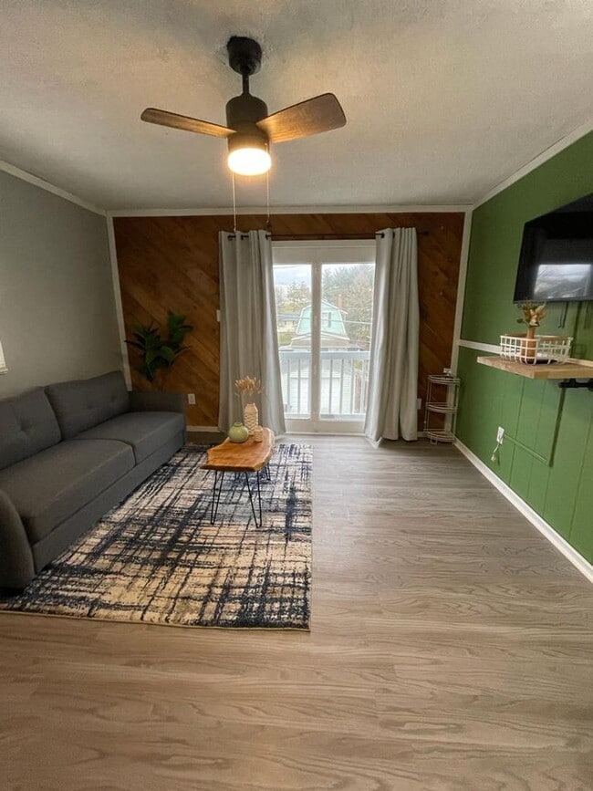 Foto del edificio - 127 Clearfield St