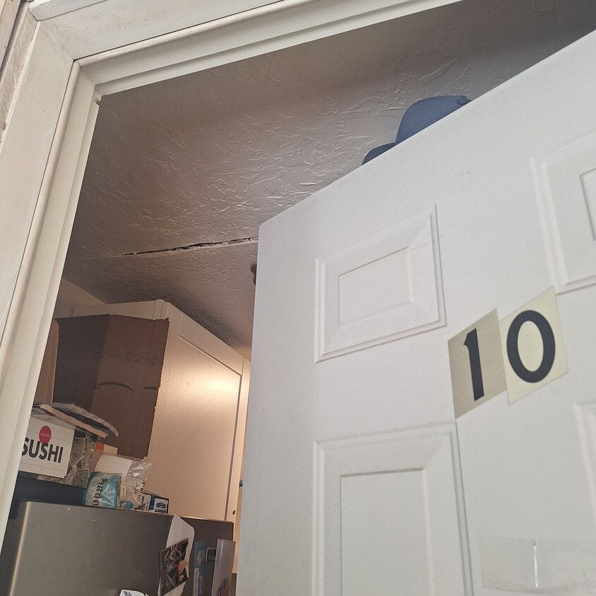 Primary Photo - 910 Adele St