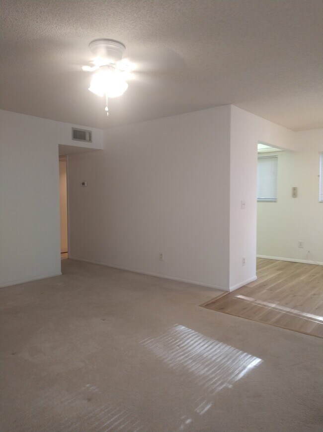 Foto del edificio - 2 Bedroom/2 Bath Palm Harbor Condo