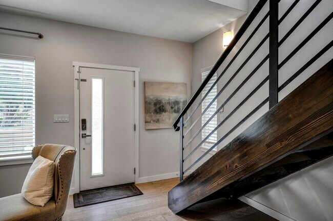 Building Photo - 1417 E Crockett St