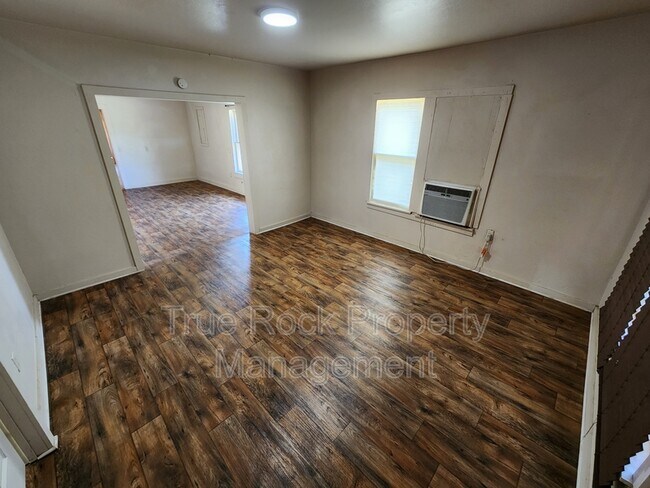 Foto del edificio - 510 N Division St