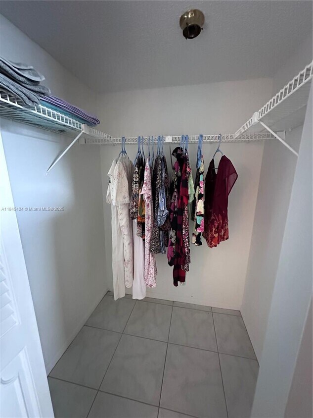 Foto del edificio - 2800 Somerset Dr