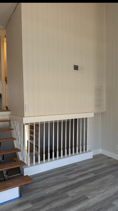 Building Photo - 19 Lakeway St