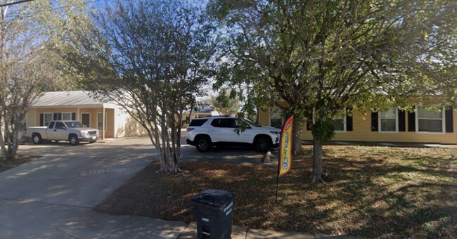 Building Photo - 204 E Buck St