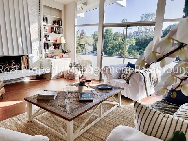Building Photo - Furnished Brentwood Hills Retreat with Tim...
