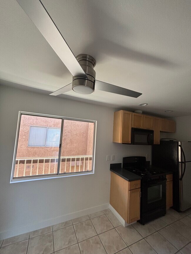 Foto del edificio - 6600 Warner Ave