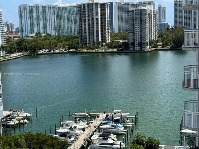 Foto del edificio - 18031 Biscayne Blvd