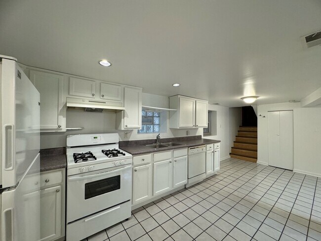 Foto del edificio - 2344 W Barry Ave