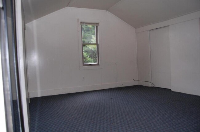 Building Photo - 320 N Pitt St