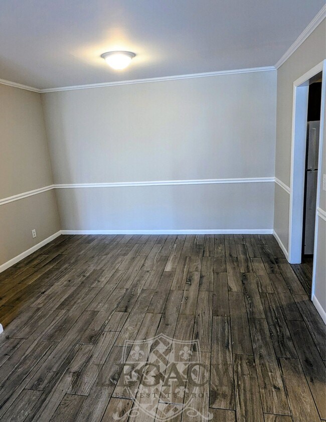 Foto del edificio - 370 Wallace Rd