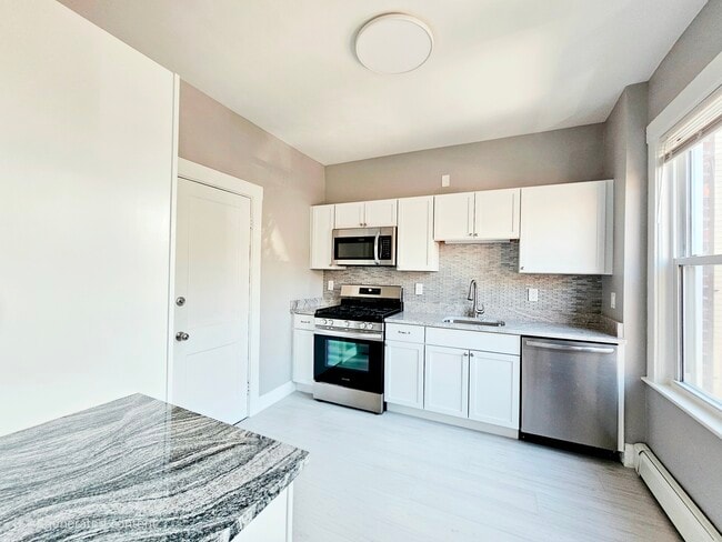 Building Photo - 141 Sutherland Rd