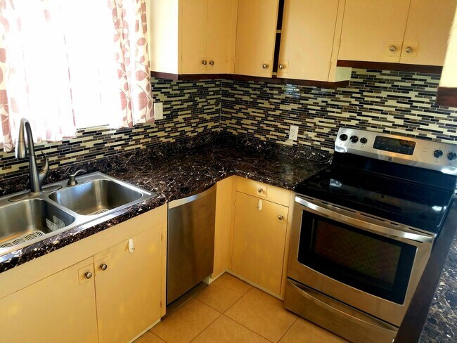 Building Photo - 426 Olomana