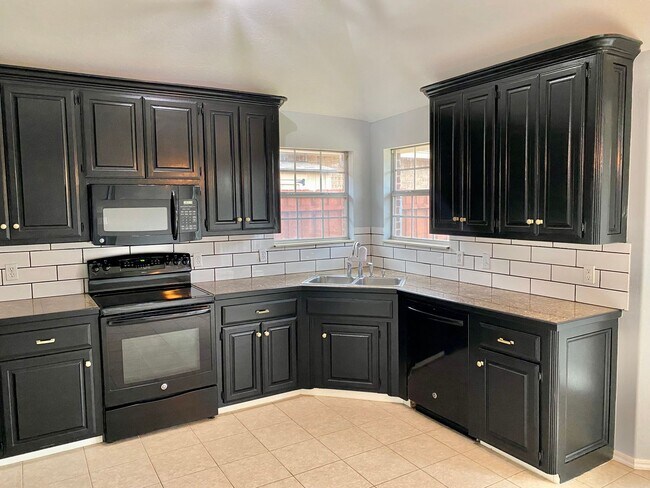 Building Photo - 4805 Stag Horn Dr