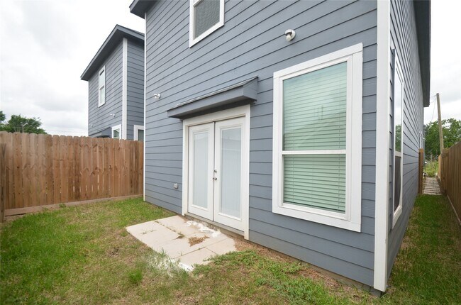 Building Photo - 9826 Tuffly St