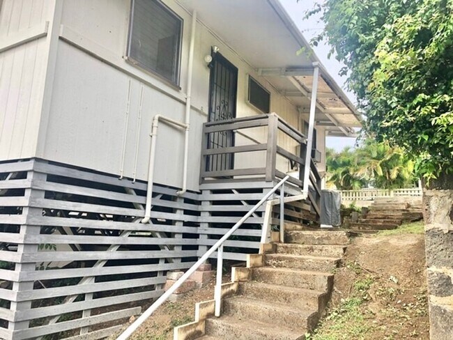 Foto del edificio - 2 bedroom 1 bathroom perched on the hillsi...